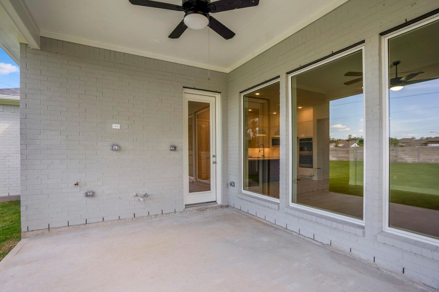 Spacious, unfurnished interior of a new home in ARTAVIA 55' Lots, Conroe (Image 31). Spacious, unfurnished interior of a new home in ARTAVIA 55' Lots, Conroe (Image 31).