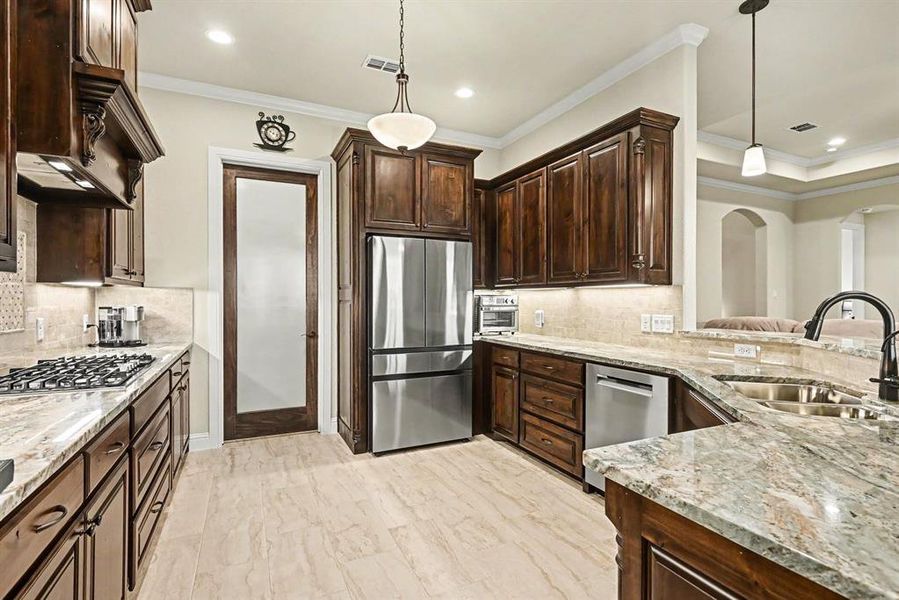 Furnished interior view inside a new home in , Weatherford (Image 9).