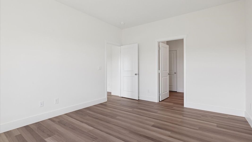 Spacious, unfurnished interior of a new home in Millstone Village, Morristown (Image 19).