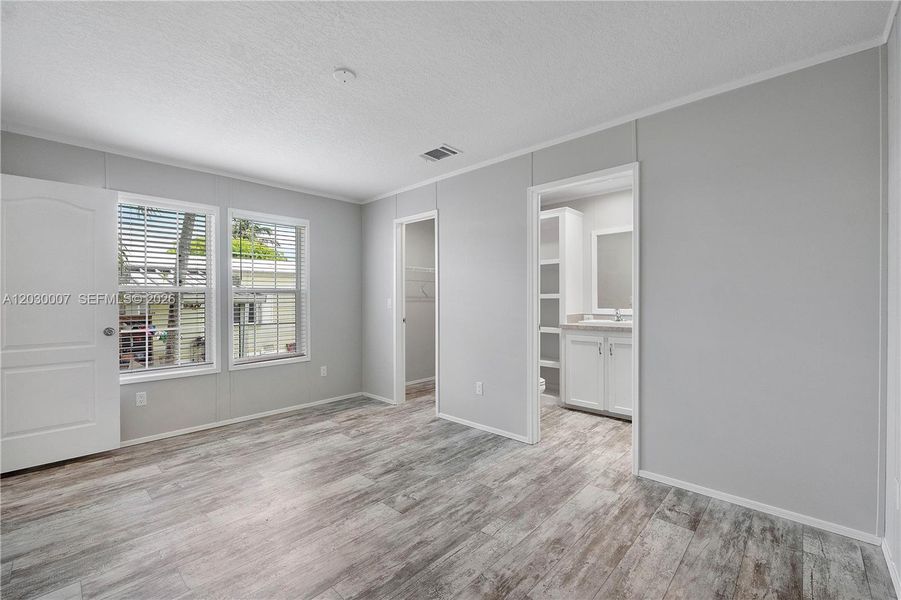 Spacious, unfurnished interior of a new home in , Dania Beach (Image 27).