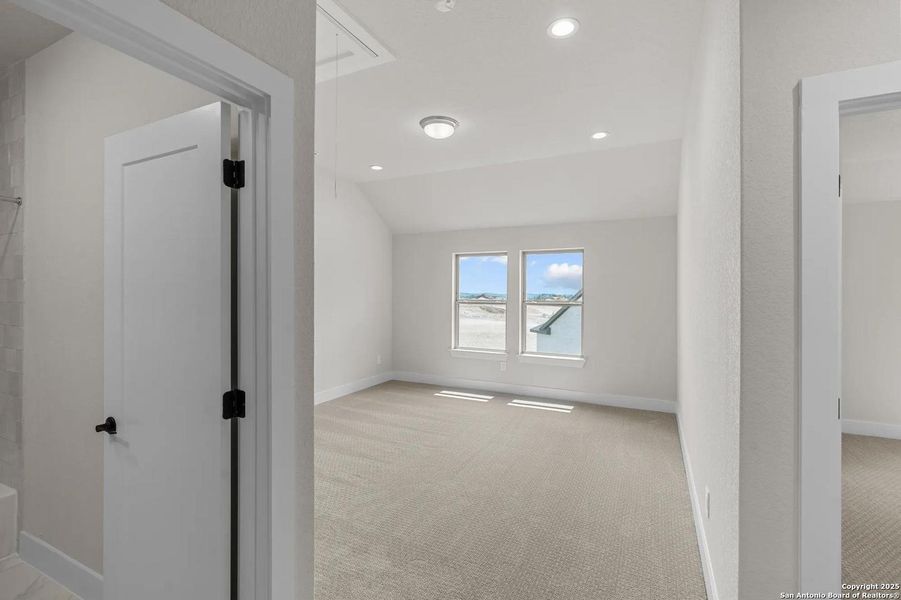 Spacious, unfurnished interior of a new home in Esperanza - 70', Boerne (Image 15).