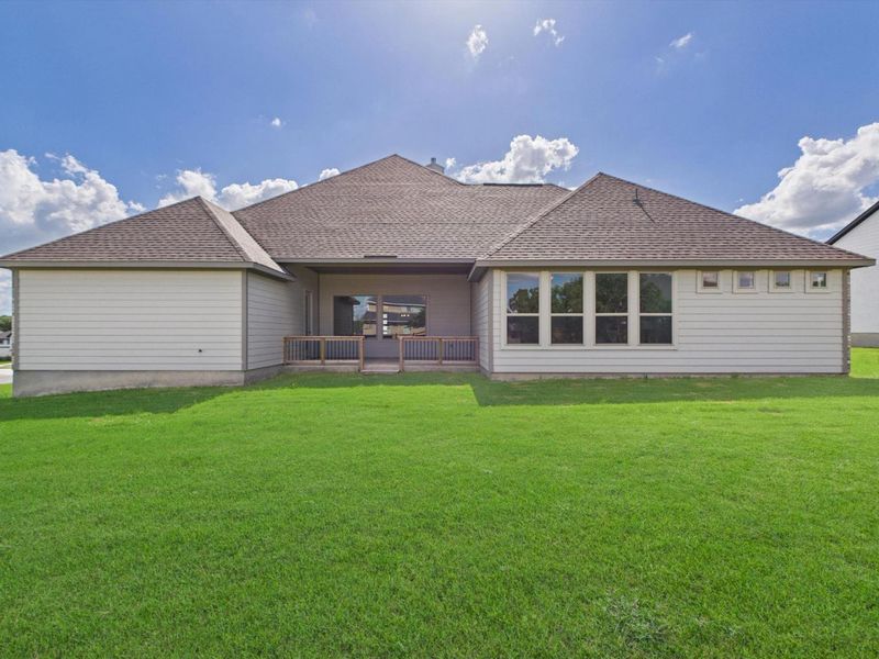 Exterior details and patio area of a home in Potranco Oaks, Castroville (Image 28).