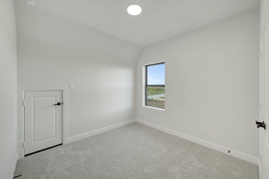 Spacious, unfurnished interior of a new home in Sienna - Grove Collection, Missouri City (Image 21).