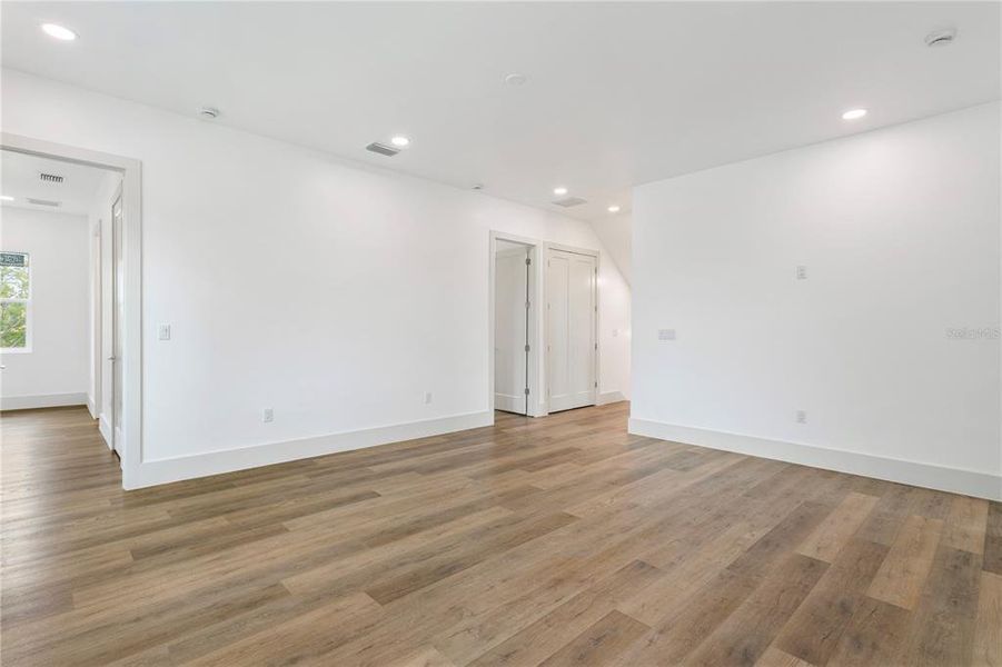 Spacious, unfurnished interior of a new home in , St. Petersburg (Image 34). Spacious, unfurnished interior of a new home in , St. Petersburg (Image 34).