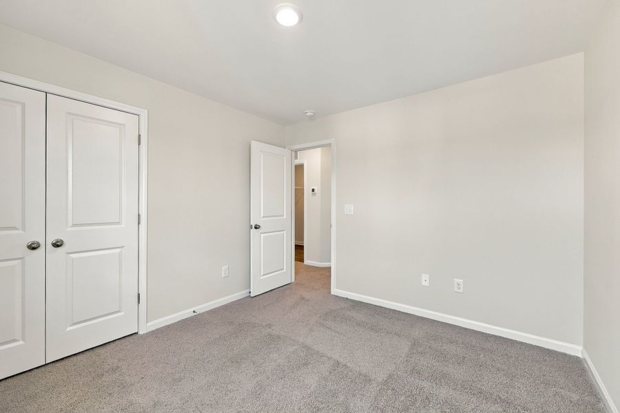 Spacious, unfurnished interior of a new home in Neill's Pointe, Angier (Image 32).