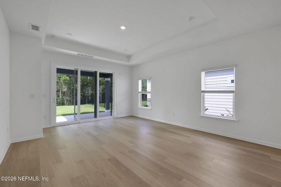 Spacious, unfurnished interior of a new home in Hyland Trail, Middleburg (Image 17).