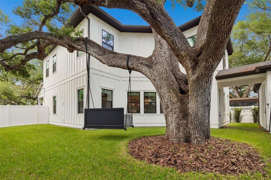 Exterior details and patio area of a home in , Tampa (Image 32).