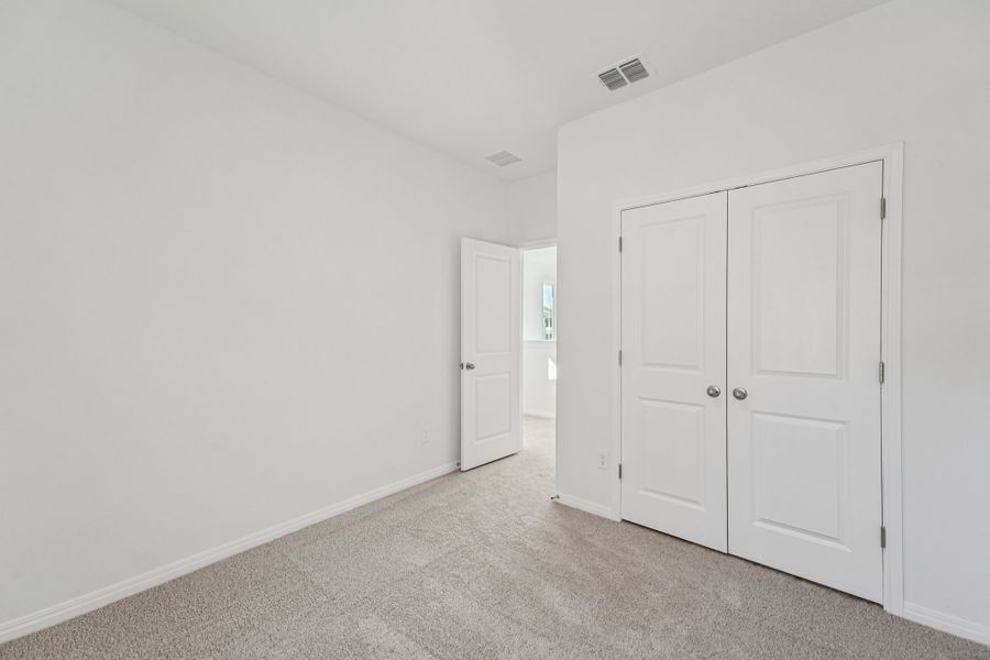 Spacious, unfurnished interior of a new home in Porter Country, Buda (Image 32).