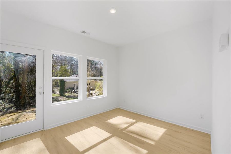 Spacious, unfurnished interior of a new home in , Scottdale (Image 11).