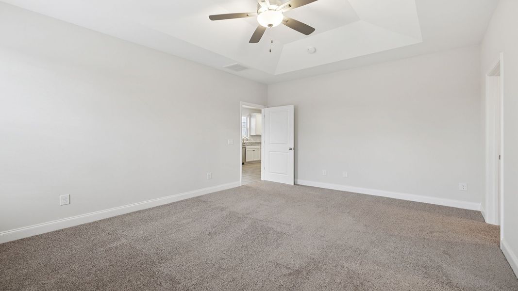 Spacious, unfurnished interior of a new home in Edgewood Estates, Piedmont (Image 26).