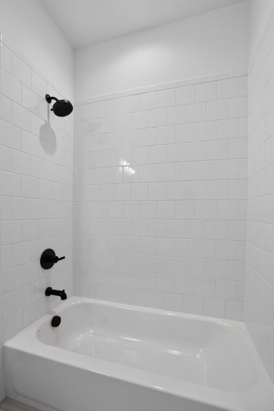 132 Buffalo - Full Bathroom