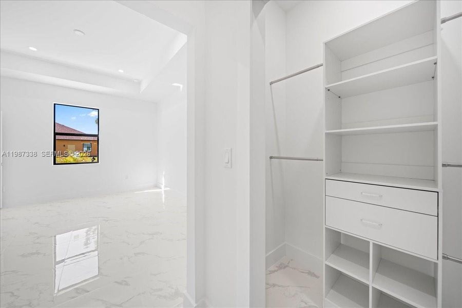 Spacious, unfurnished interior of a new home in , Lehigh Acres (Image 31).