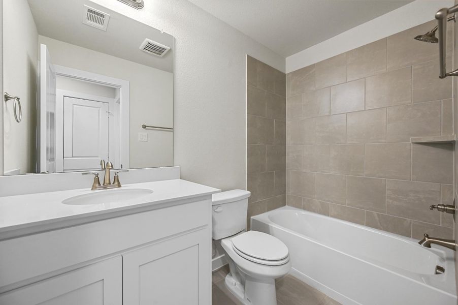 Representative furnished interior of a home built from the Cambria I by Cheldan Homes in Craftsmen's Corner, Cleburne (Image 41).