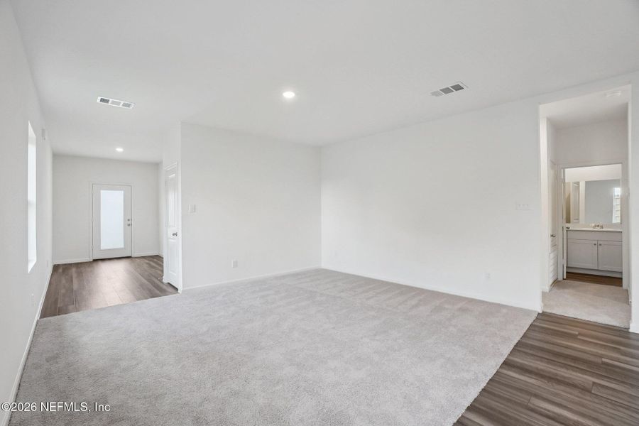 Spacious, unfurnished interior of a new home in , Palm Coast (Image 6).