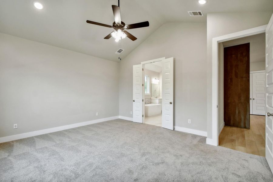 Spacious, unfurnished interior of a new home in Double Eagle Ranch, Cedar Creek (Image 15). Spacious, unfurnished interior of a new home in Double Eagle Ranch, Cedar Creek (Image 15).