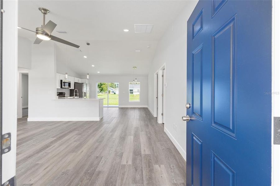 Spacious, unfurnished interior of a new home in , Dunnellon (Image 31).