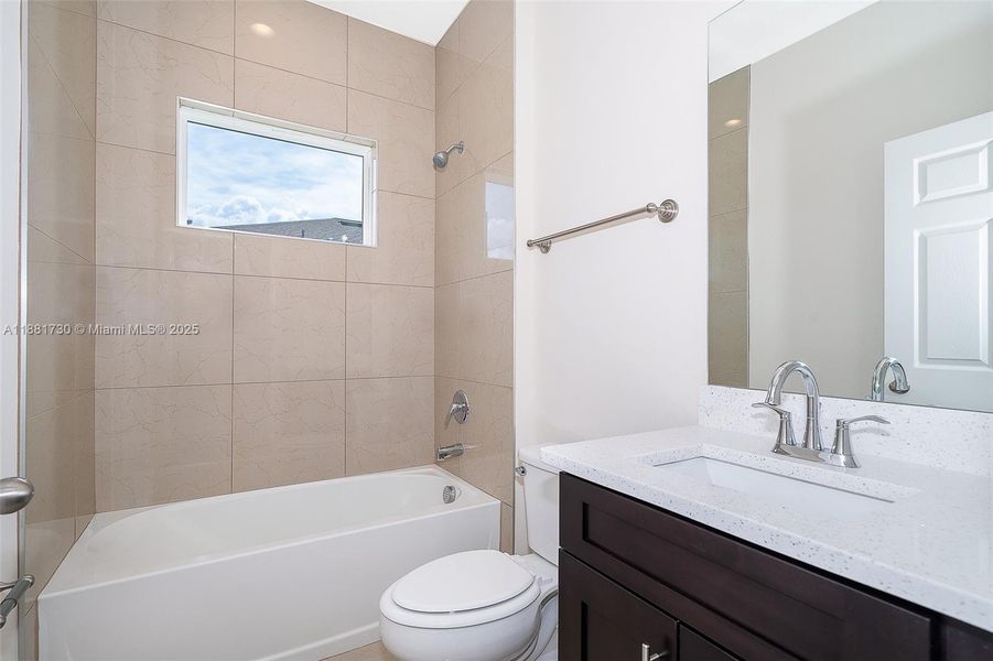 Furnished interior view inside a new home in , Kissimmee (Image 6).