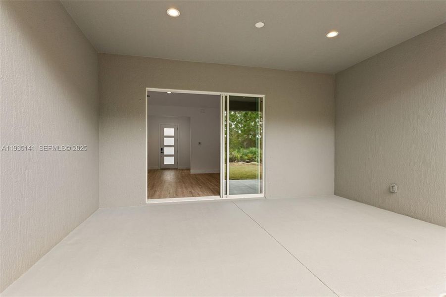 Exterior details and patio area of a home in , Palm Bay (Image 3).