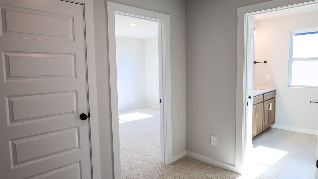 Representative unfurnished interior of a home built from the STONEBROOK II by D.R. Horton in Harvest Point, Spring Hill (Image 50).
