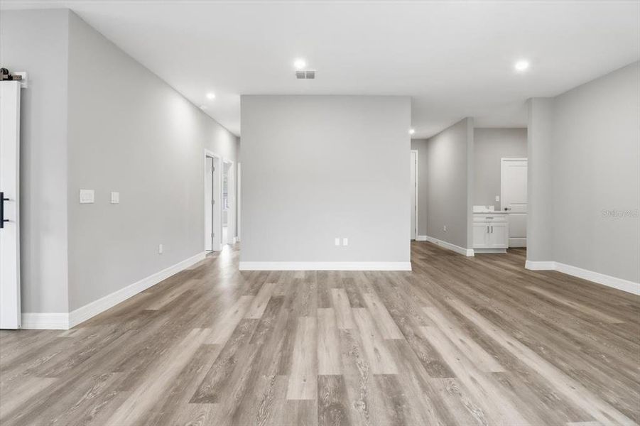 Spacious, unfurnished interior of a new home in , Ocala (Image 21).