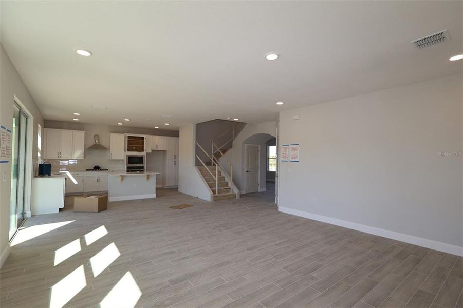 Spacious, unfurnished interior of a new home in Emerson Pointe, Apopka (Image 7).