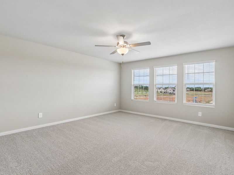 Spacious, unfurnished interior of a new home in Oak Ridge Park, Corinth (Image 11).