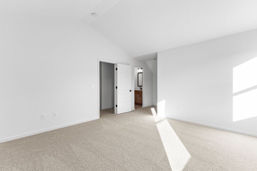 Spacious, unfurnished interior of a new home in Standing Oaks, Senoia (Image 43).