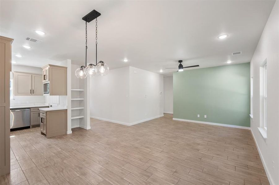 Spacious, unfurnished interior of a new home in , Mabank (Image 27). Spacious, unfurnished interior of a new home in , Mabank (Image 27).