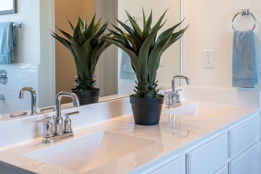 Representative interior finishes for a home built from the 2527 by KB Home in Knox Ridge, Converse (Image 13).