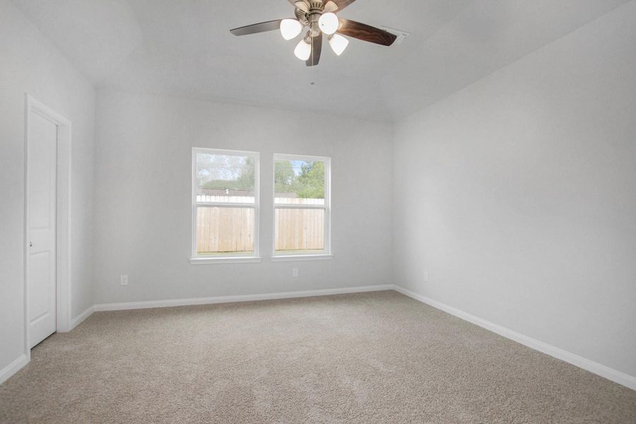 Spacious, unfurnished interior of a new home in , Bay City (Image 32).