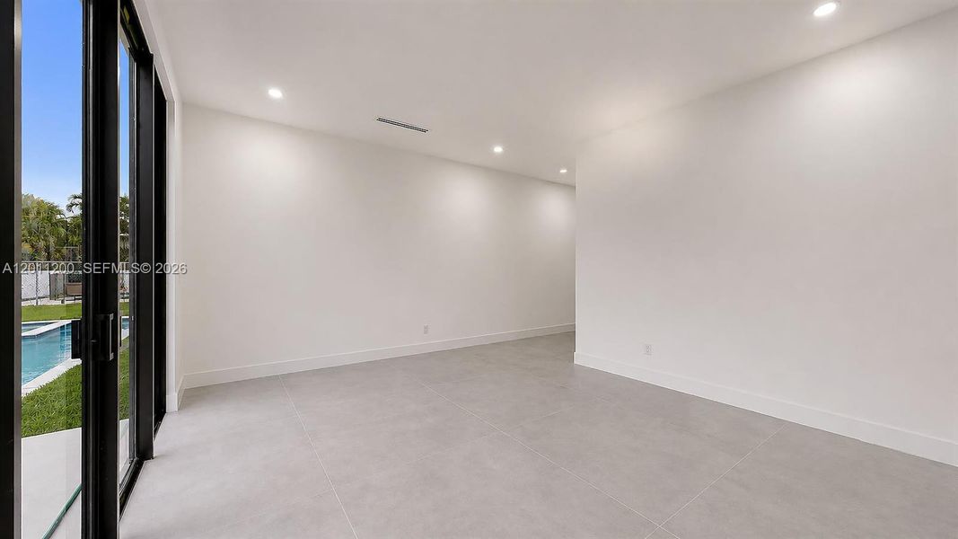 Spacious, unfurnished interior of a new home in , Miami Lakes (Image 78).