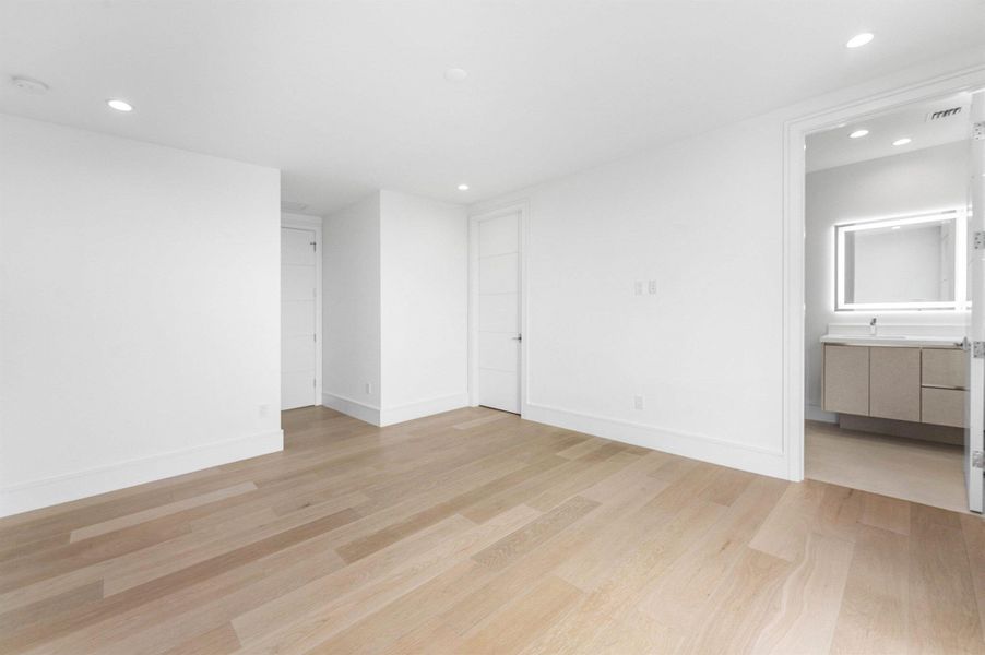 Spacious, unfurnished interior of a new home in , Boca Raton (Image 25).