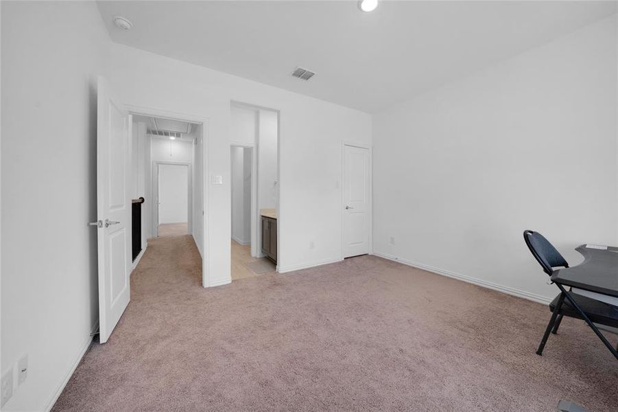 Spacious, unfurnished interior of a new home in Northlake Estates, Little Elm (Image 34). Spacious, unfurnished interior of a new home in Northlake Estates, Little Elm (Image 34).