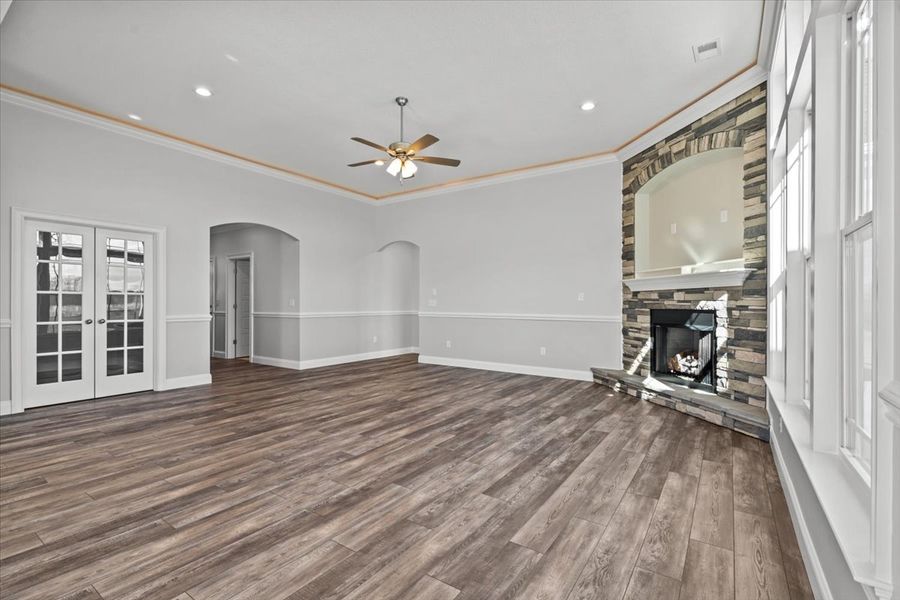Representative unfurnished interior of a home built from the Roosevelt by Enchanted Homes in Guadalupe Heights, Seguin (Image 15).