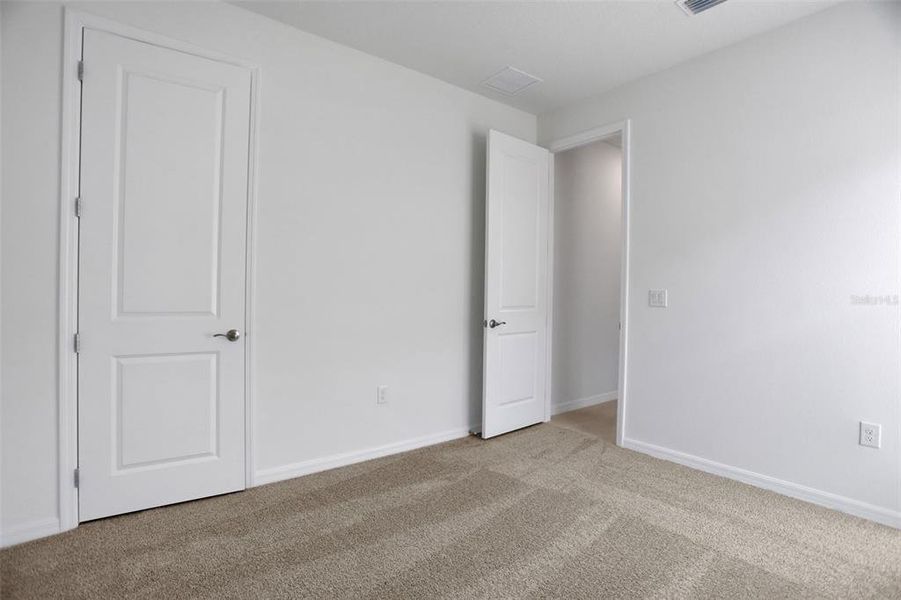 Spacious, unfurnished interior of a new home in Angeline, Land O' Lakes (Image 30).