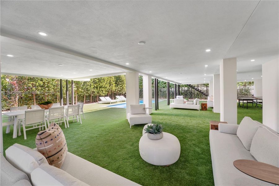 Exterior details and patio area of a home in , Key Biscayne (Image 33).