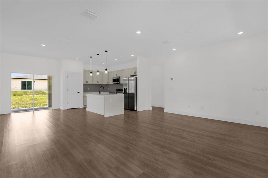 Spacious, unfurnished interior of a new home in , Citrus Springs (Image 14).