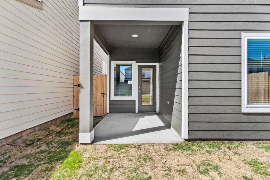Exterior details and patio area of a home in Grand West, Houston (Image 19).