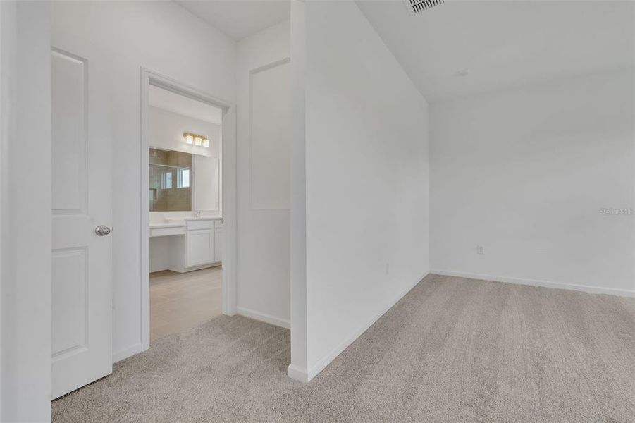 Spacious, unfurnished interior of a new home in Crossroads at Kelly Park, Apopka (Image 24).