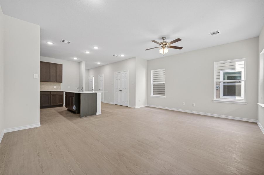 Spacious, unfurnished interior of a new home in , Houston (Image 17).