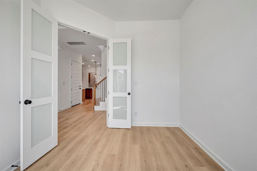 Spacious, unfurnished interior of a new home in Heritage, Dripping Springs (Image 20).