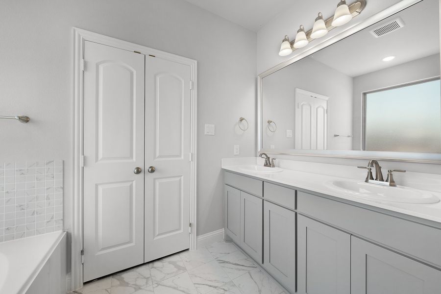 Furnished interior view inside a new home in Summerwood, Red Oak (Image 12).