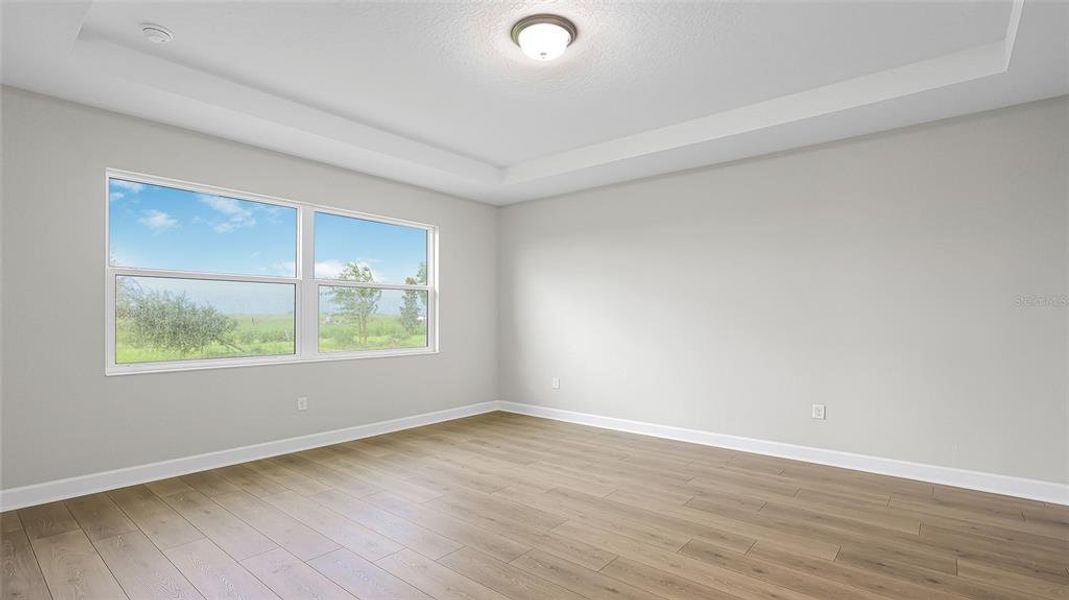 Spacious, unfurnished interior of a new home in Cresswind at Lake Harris, Tavares (Image 38).