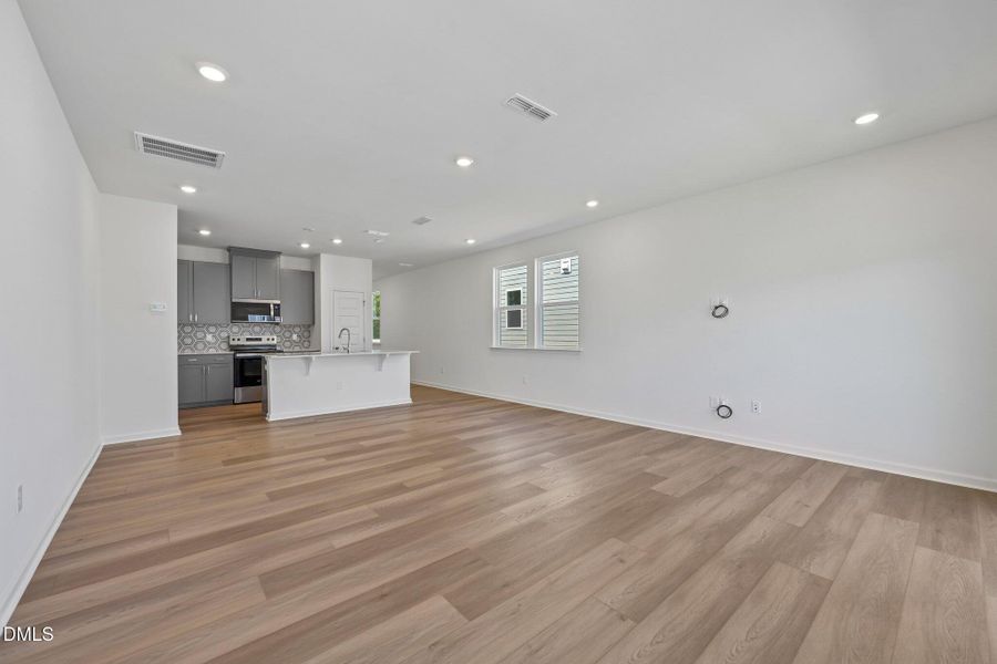 12-web-or-mls-Rabbitbrush St-S2304-012
