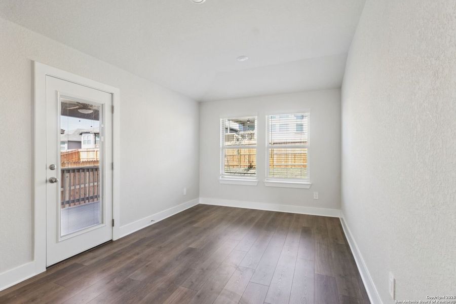 Spacious, unfurnished interior of a new home in Lark Canyon, New Braunfels (Image 29).
