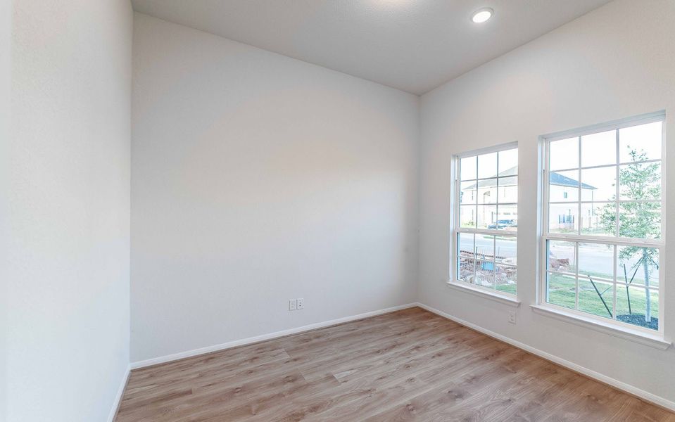 Spacious, unfurnished interior of a new home in Santa Rita Ranch, Liberty Hill (Image 20).