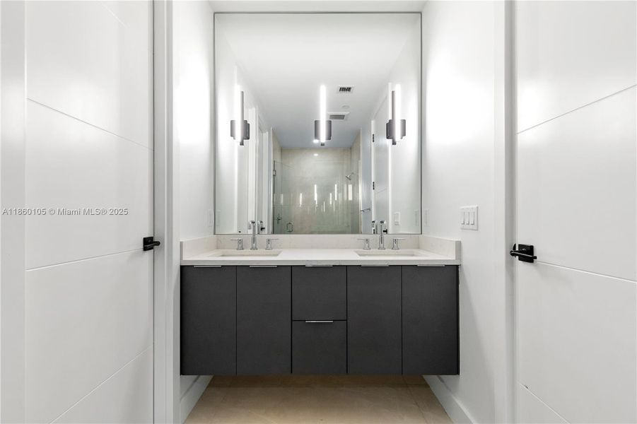 Main Suite Double Sinks Main Suite Double Sinks