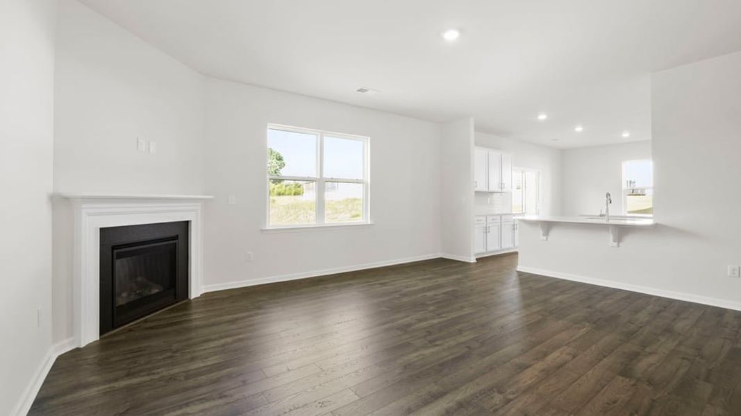 Spacious, unfurnished interior of a new home in Baxter Village, Boiling Springs (Image 26).