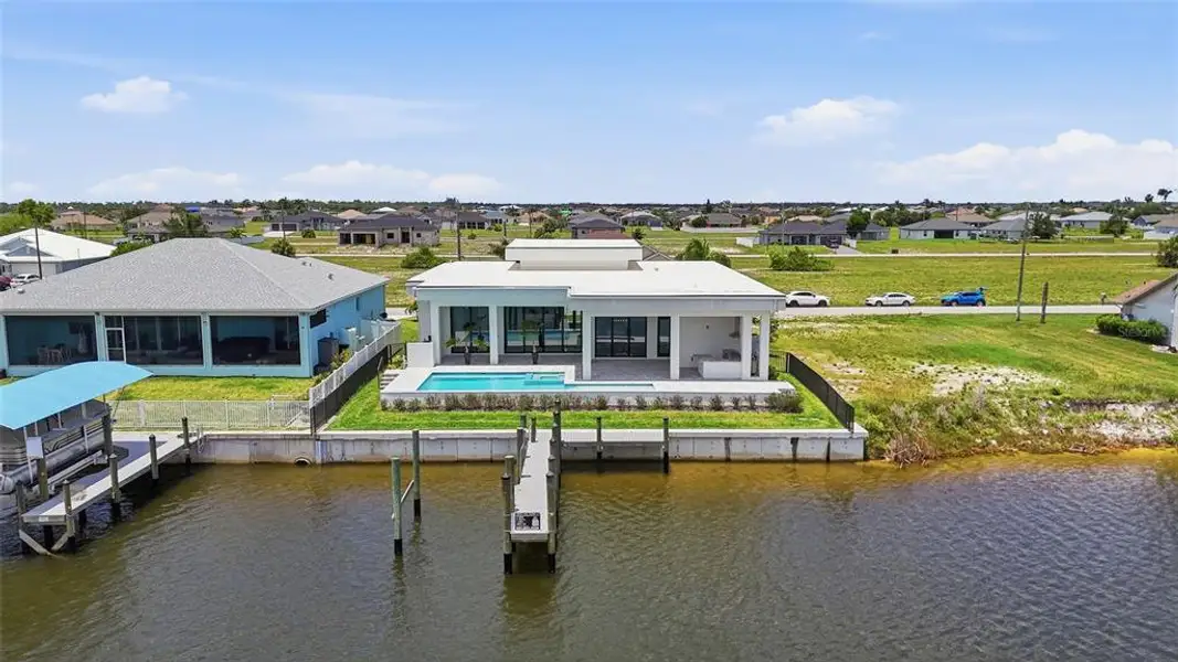 Exterior details and patio area of a home in , Cape Coral (Image 31).
