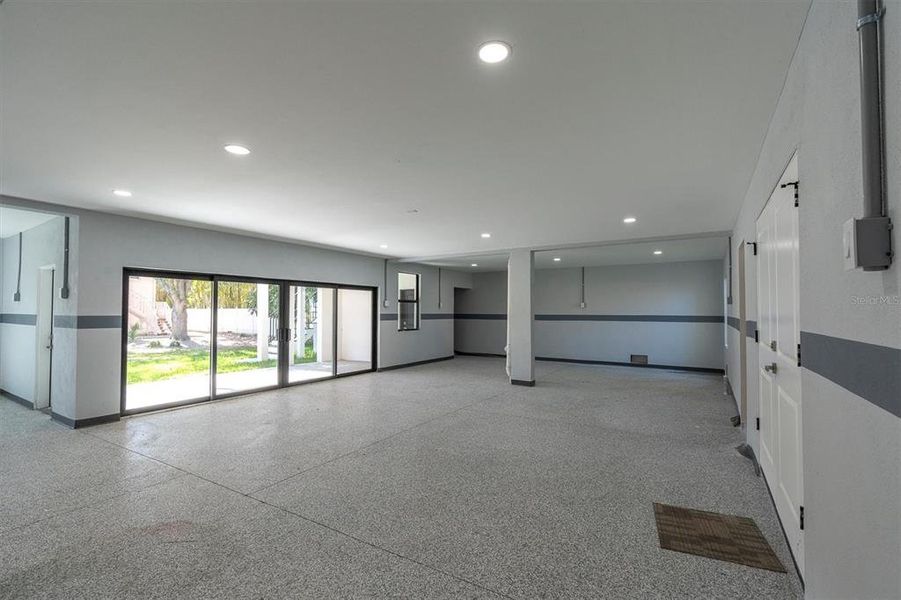 Spacious, unfurnished interior of a new home in , St. Petersburg (Image 43).